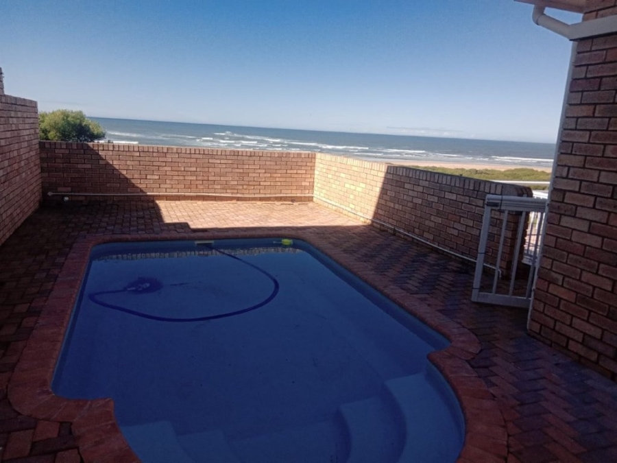 6 Bedroom Property for Sale in Aston Bay Eastern Cape
